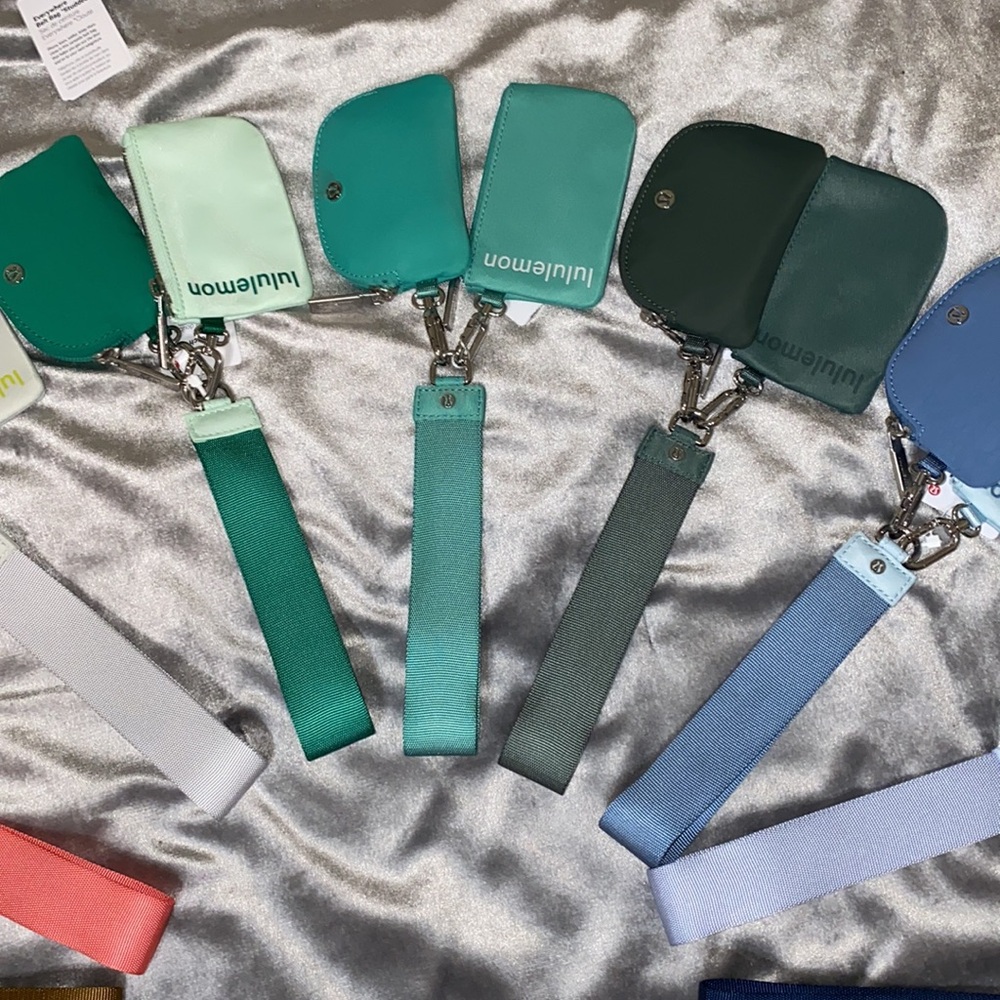 LULULEMON DUAL POUCH WRISTLET - Picture 7 of 17